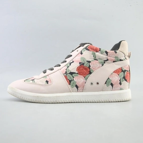 AMERICAN BRAND . American everyday footwear
