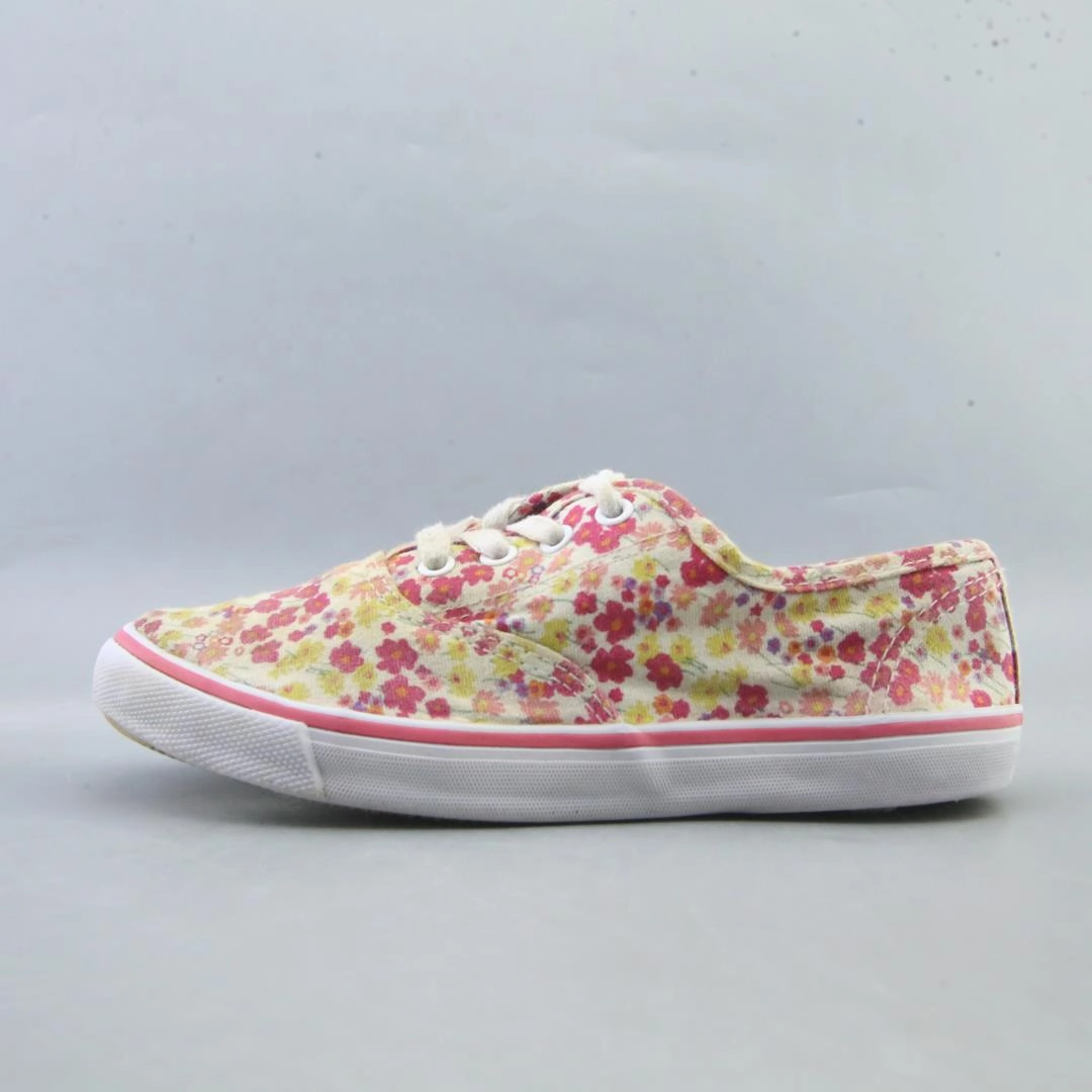 AMERICAN BRAND . American everyday footwear