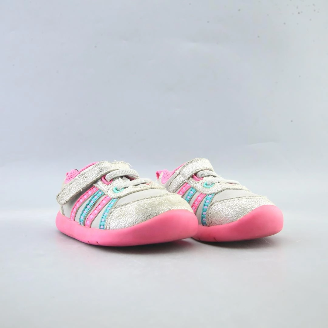AMERICAN BRAND . stylish walking shoe photos