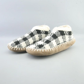 AMERICAN BRAND . American everyday footwear