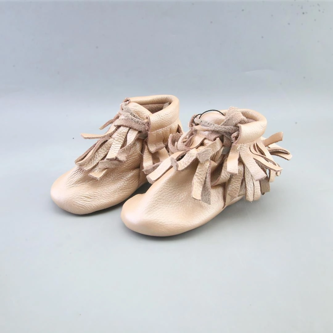 AMERICAN BRAND . American everyday footwear