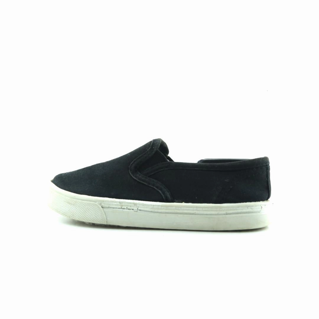 AMERICAN BRAND . American everyday footwear