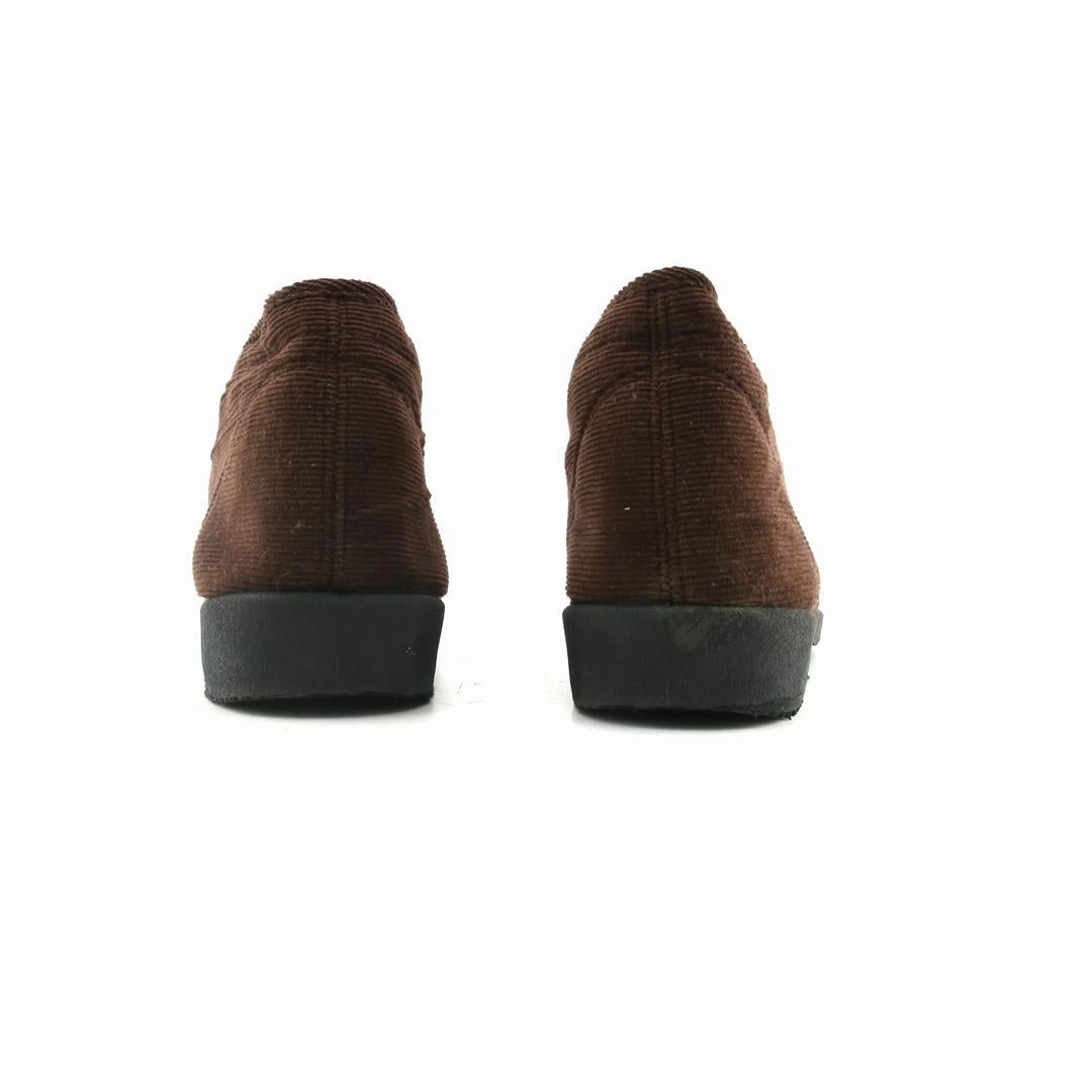 AMERICAN BRAND . stylish walking shoe photos