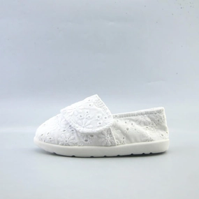 AMERICAN BRAND . American everyday footwear