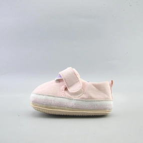AMERICAN BRAND . American everyday footwear