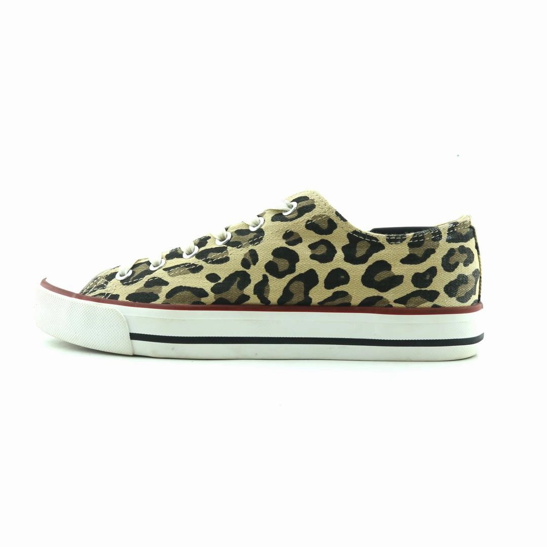 AMERICAN BRAND . American everyday footwear