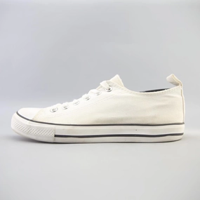 AMERICAN BRAND . American everyday footwear