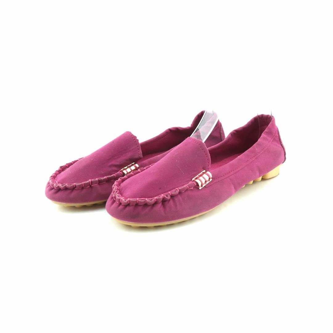 AMERICAN BRAND . American everyday footwear