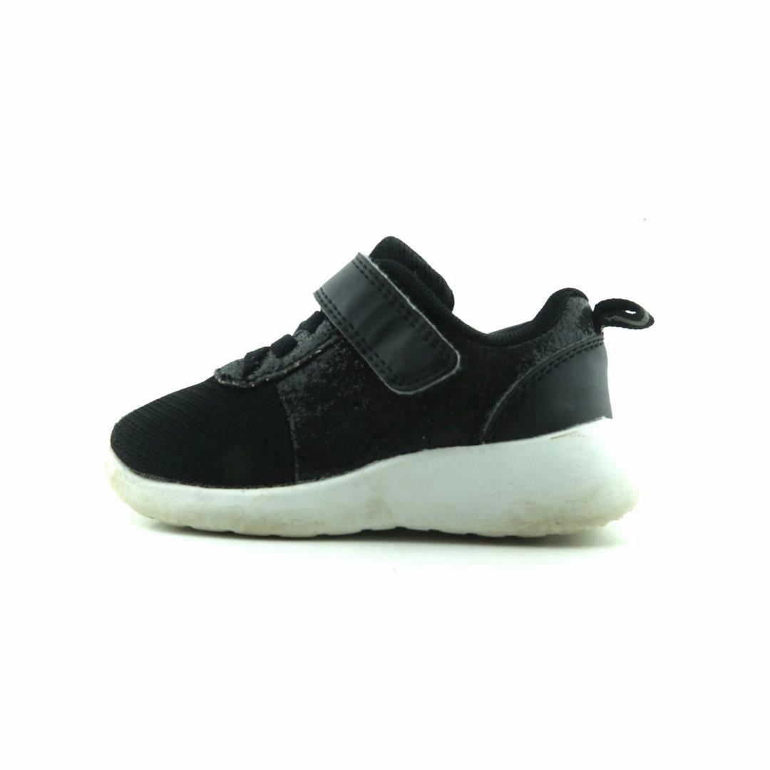 AMERICAN BRAND . American everyday footwear