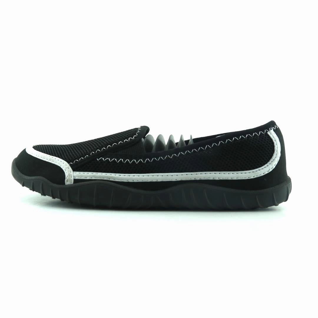 AMERICAN BRAND . American everyday footwear