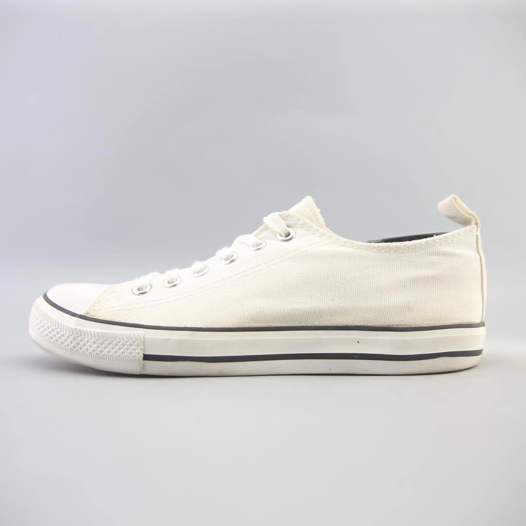 AMERICAN BRAND . American everyday footwear