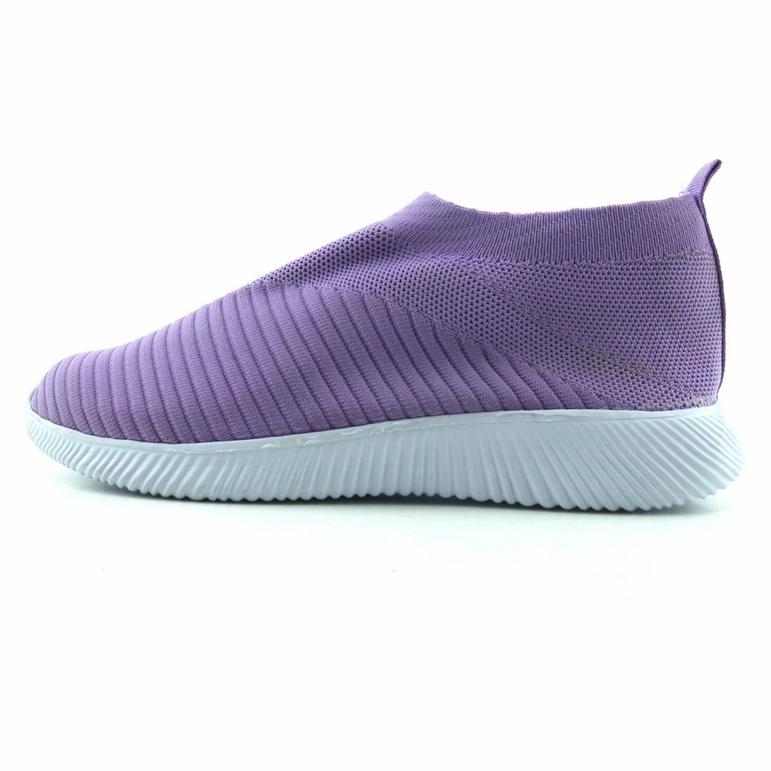 AMERICAN BRAND . American everyday footwear