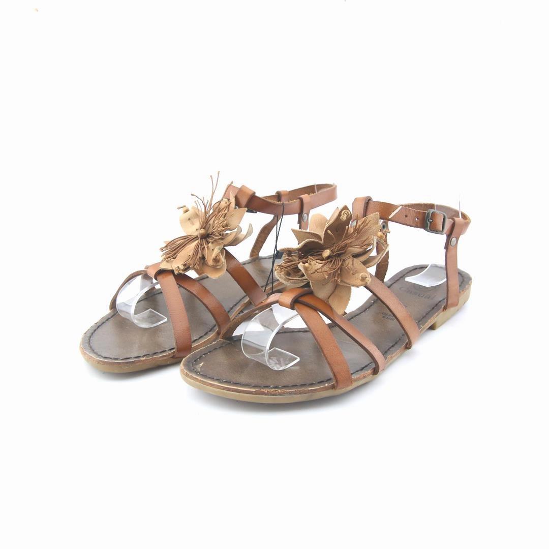 AMERICAN BRAND . American everyday footwear