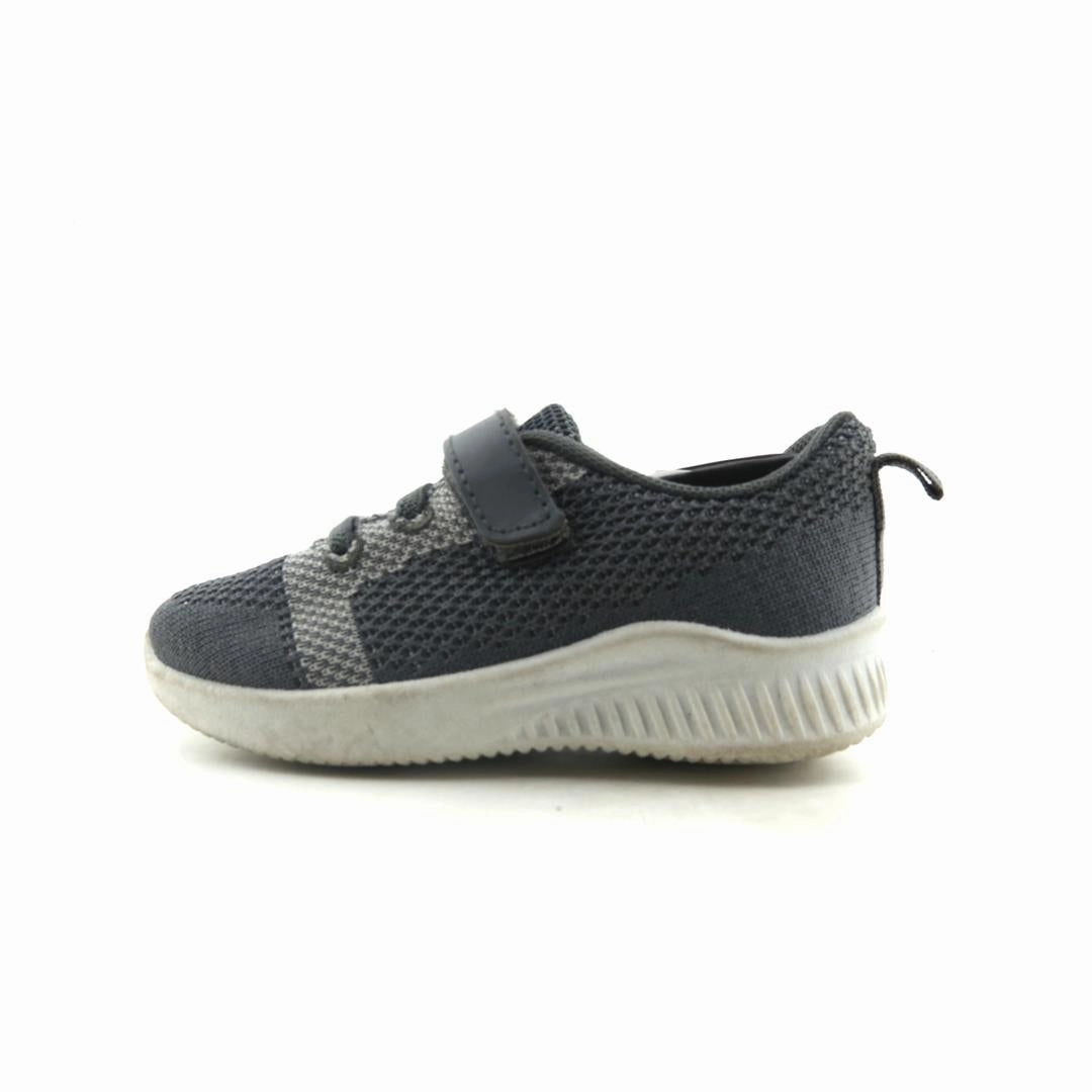 AMERICAN BRAND . American everyday footwear