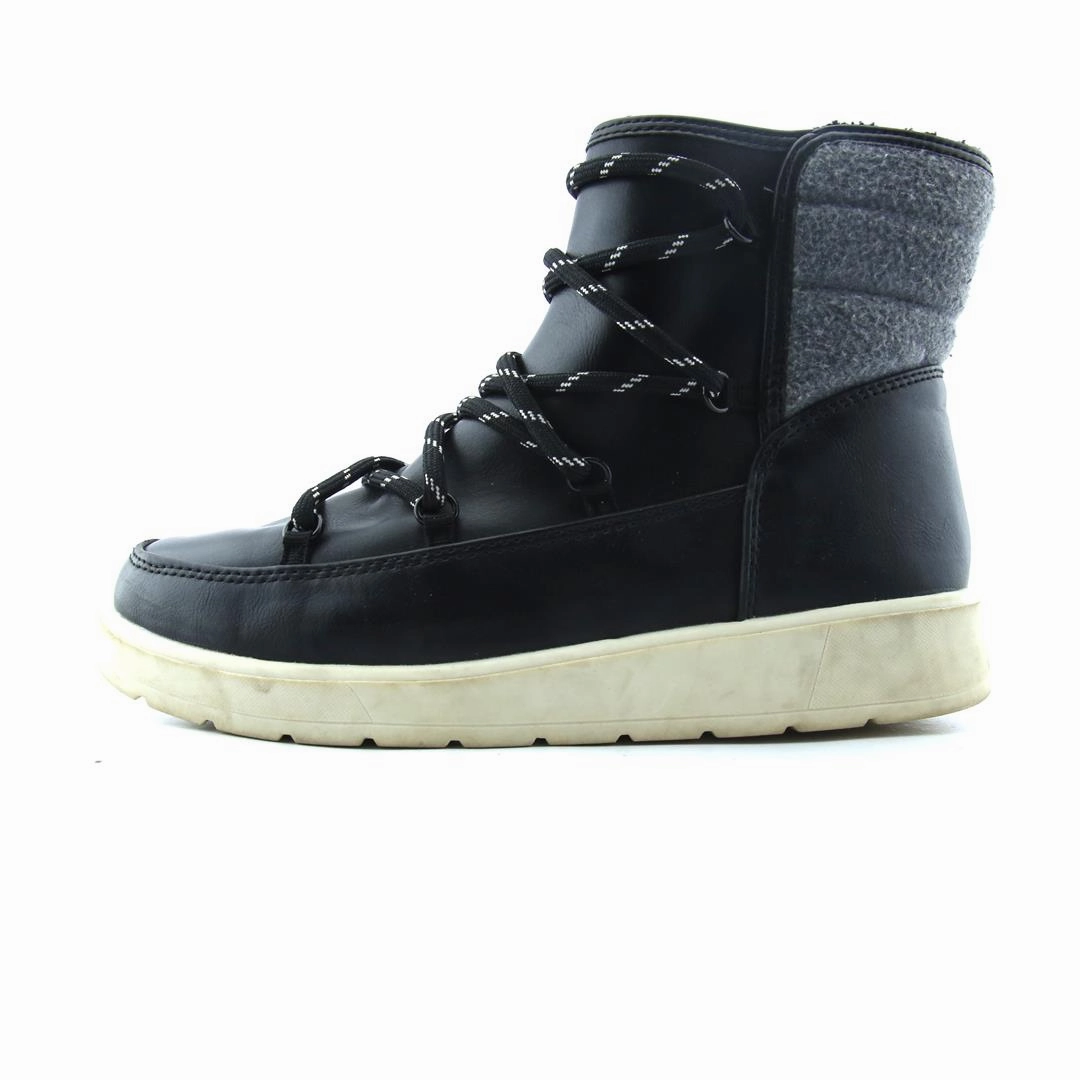 AMERICAN BRAND . American everyday footwear