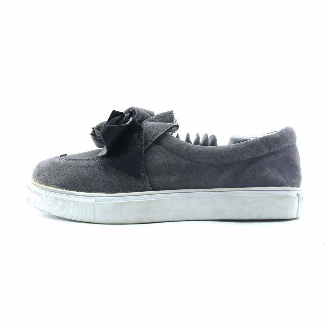 AMERICAN BRAND . American everyday footwear