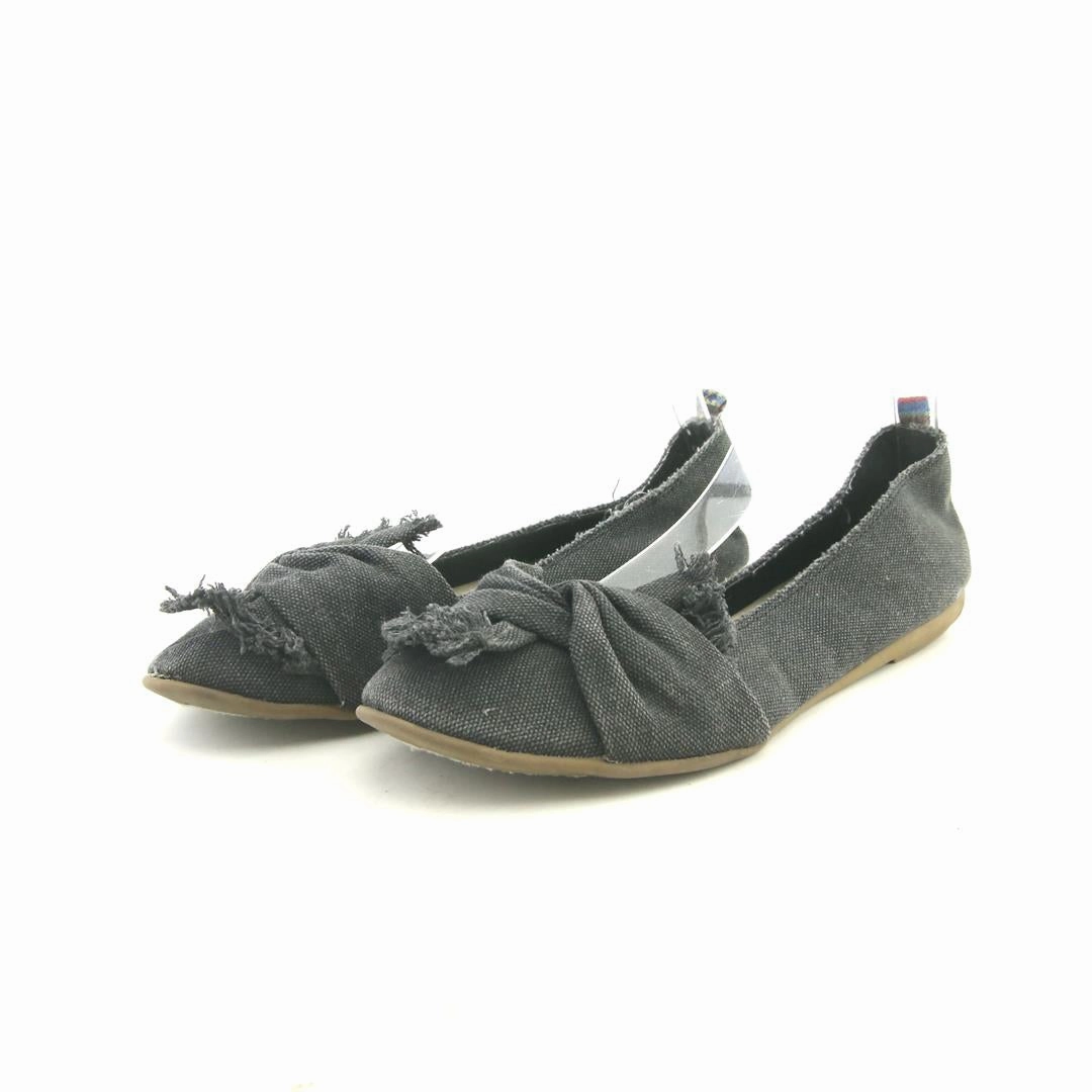 AMERICAN BRAND . American everyday footwear