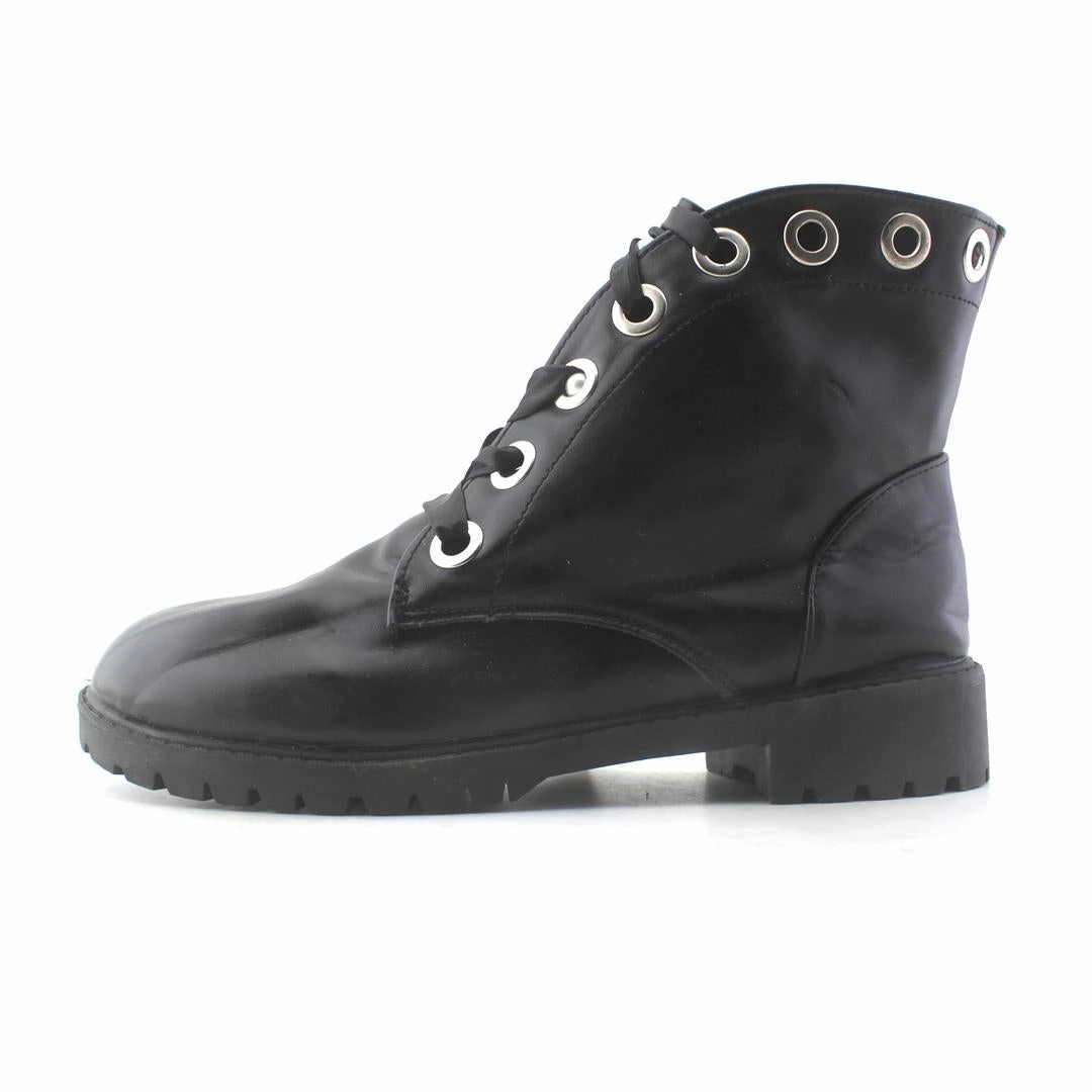 AMERICAN BRAND . American everyday footwear