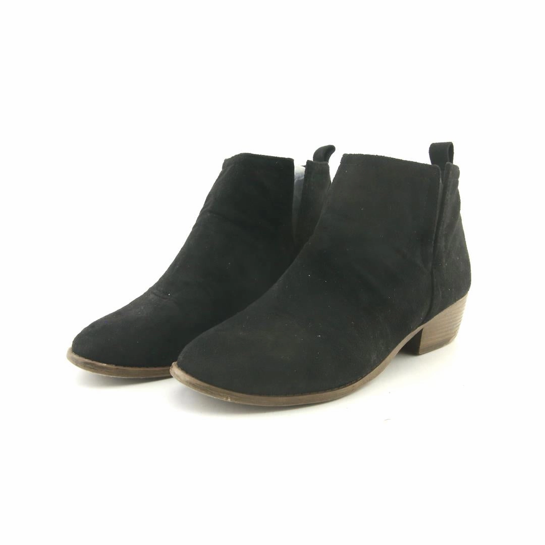 AMERICAN BRAND . American everyday footwear