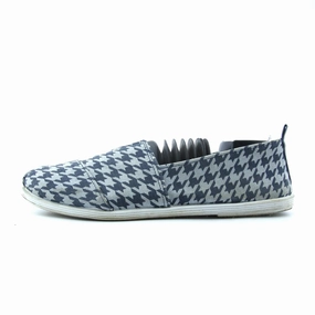 AMERICAN BRAND . American everyday footwear