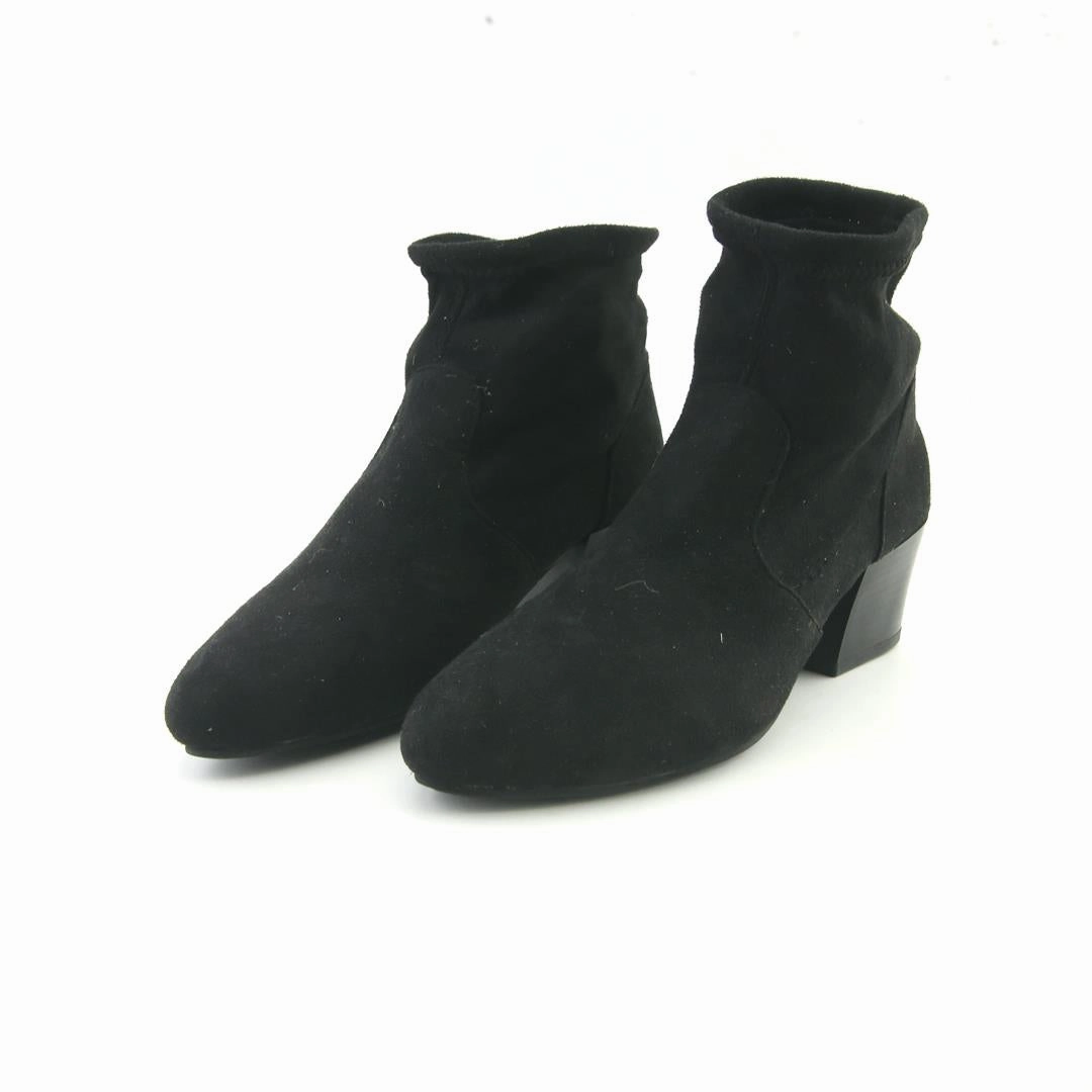 AMERICAN BRAND . American everyday footwear
