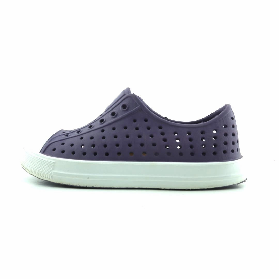 AMERICAN BRAND . American everyday footwear