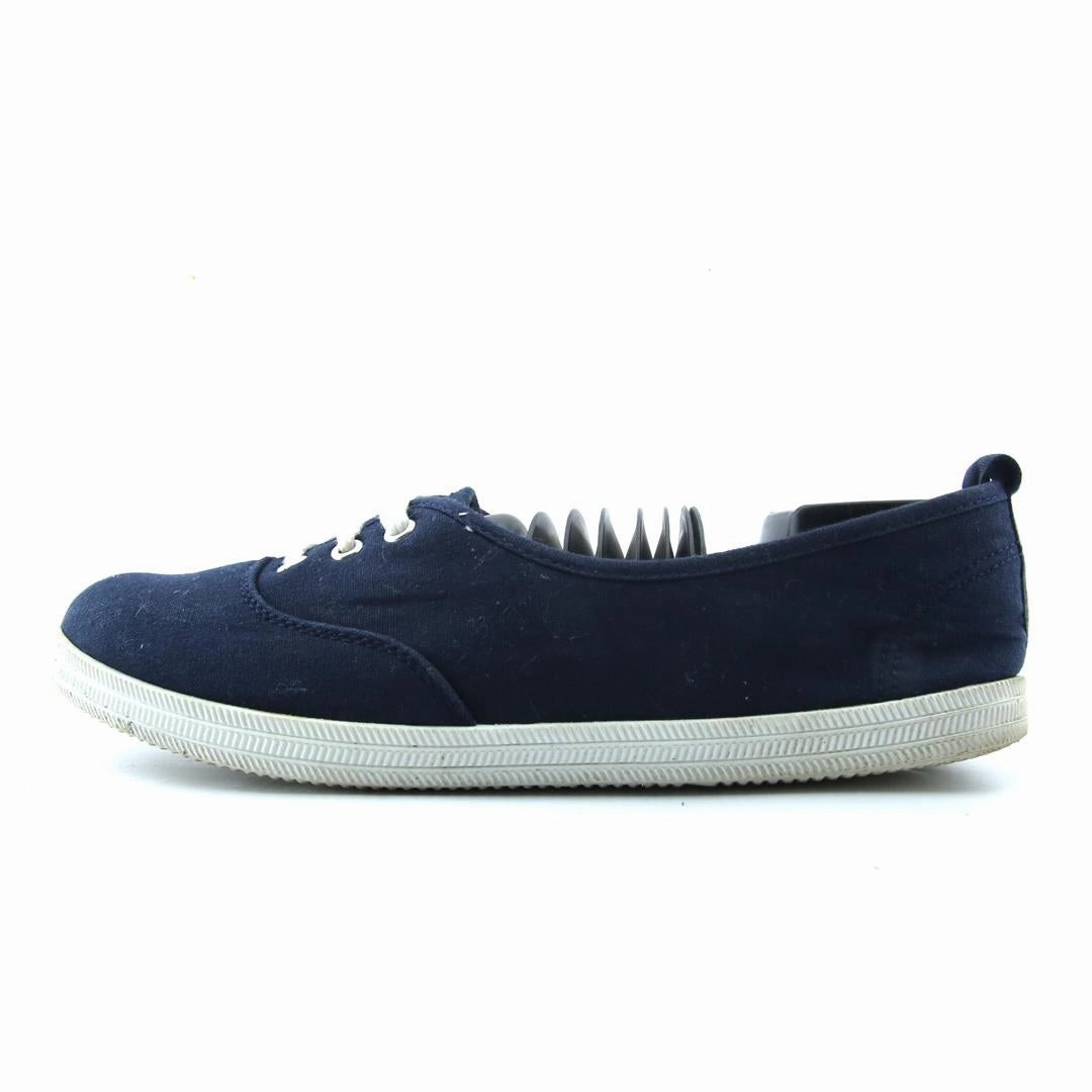 AMERICAN BRAND . American everyday footwear
