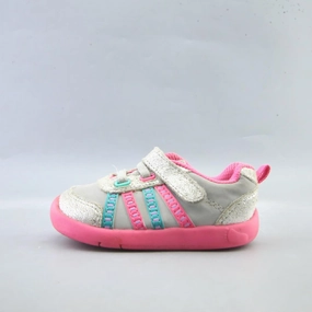 AMERICAN BRAND . American everyday footwear