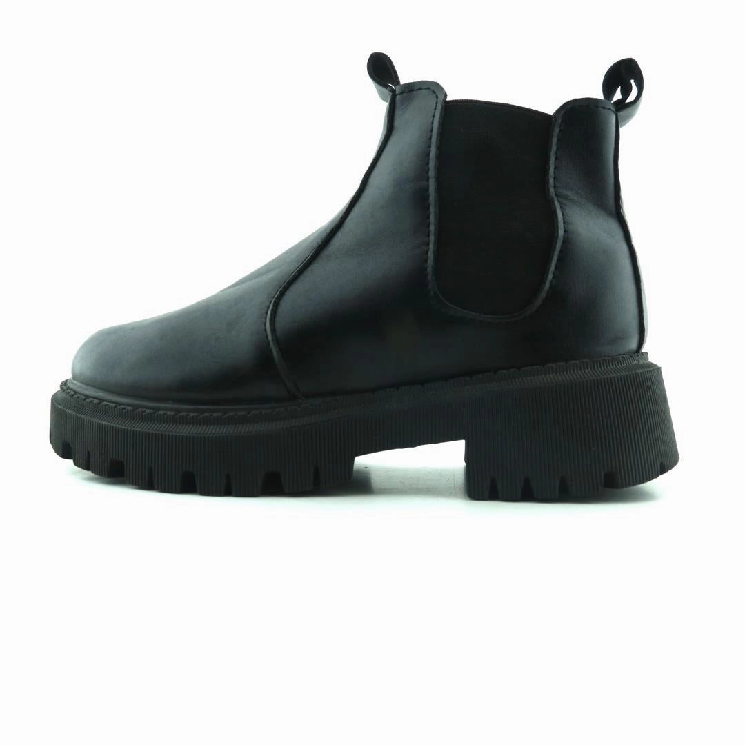 AMERICAN BRAND . American everyday footwear