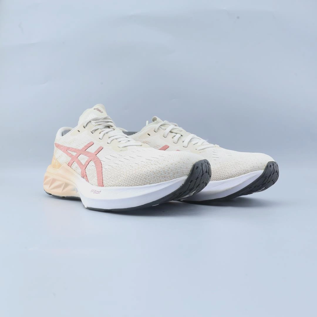 ASICS DYNABLAST 3 performance running shoe photos