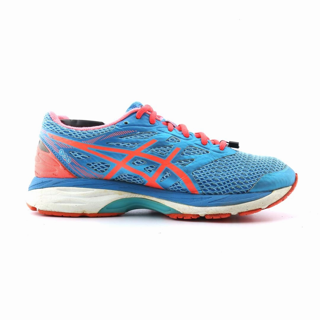 ASICS GEL-CUMULUS 18 lightweight athletic shoe visuals