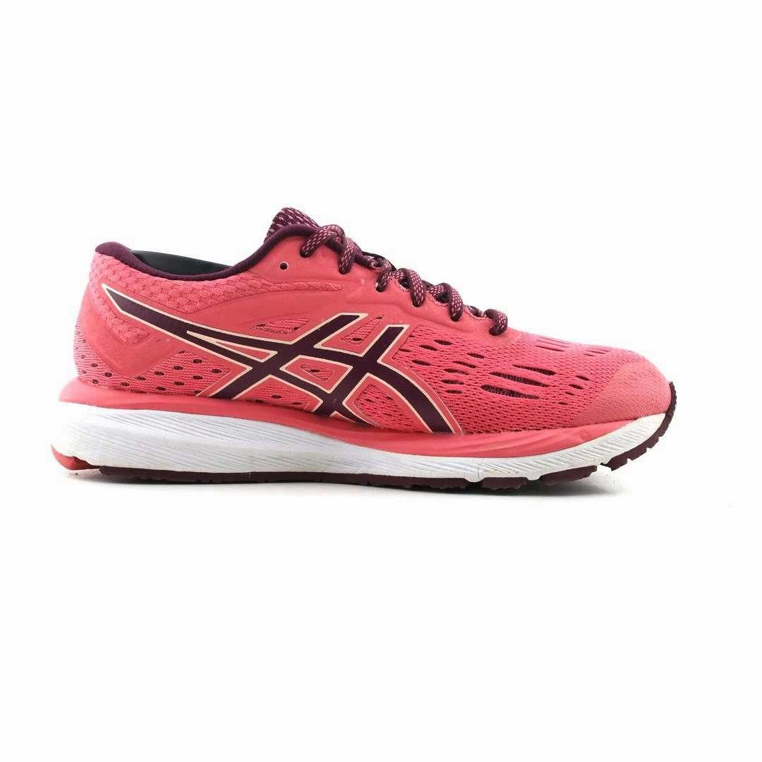 ASICS GEL-CUMULUS 20 lightweight athletic shoe visuals