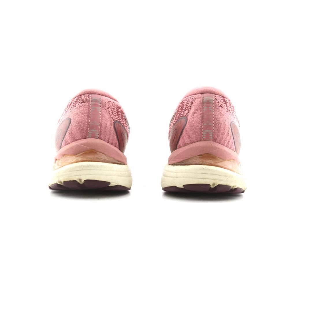 ASICS GEL CUMULUS 23 lightweight athletic shoe visuals
