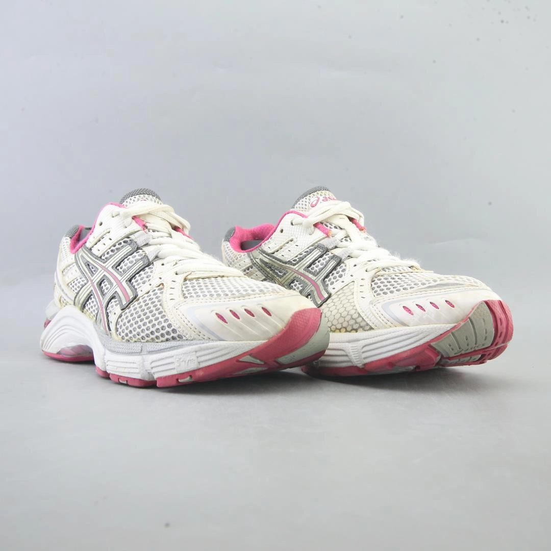ASICS GEL FOUNDATION 10 lightweight athletic shoe visuals