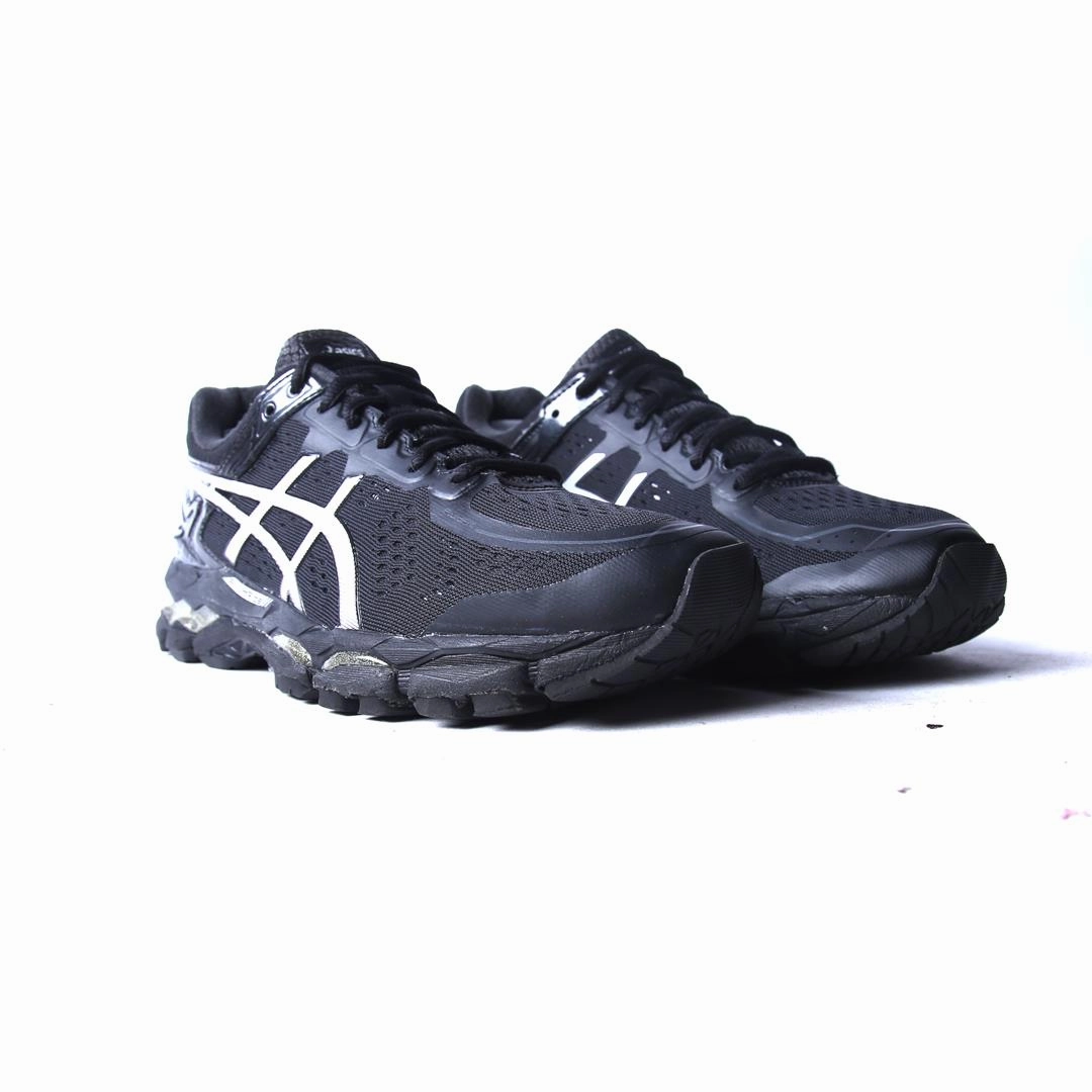 ASICS GEL-KAYANO 22 lightweight athletic shoe visuals