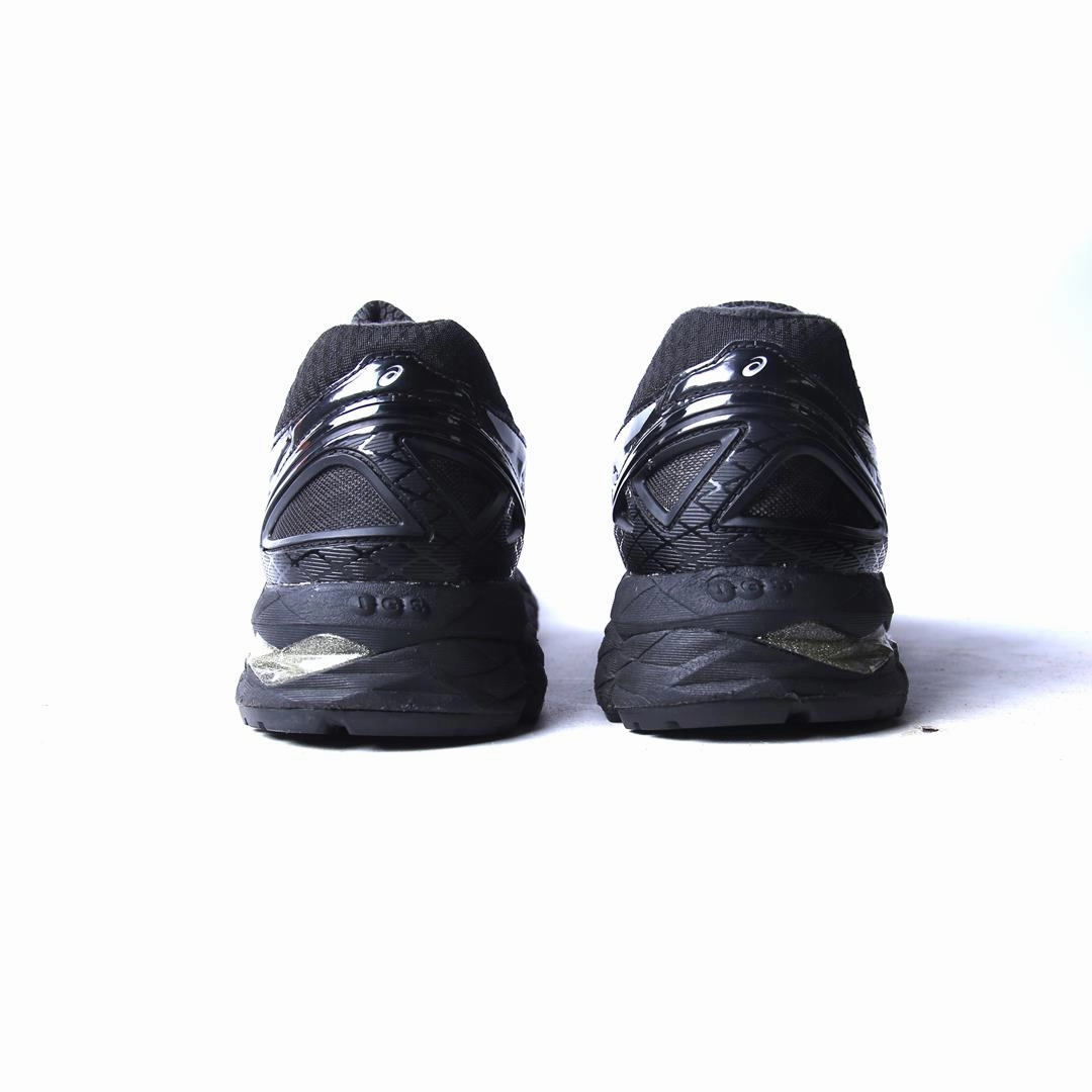 ASICS GEL-KAYANO 22 lightweight athletic shoe visuals