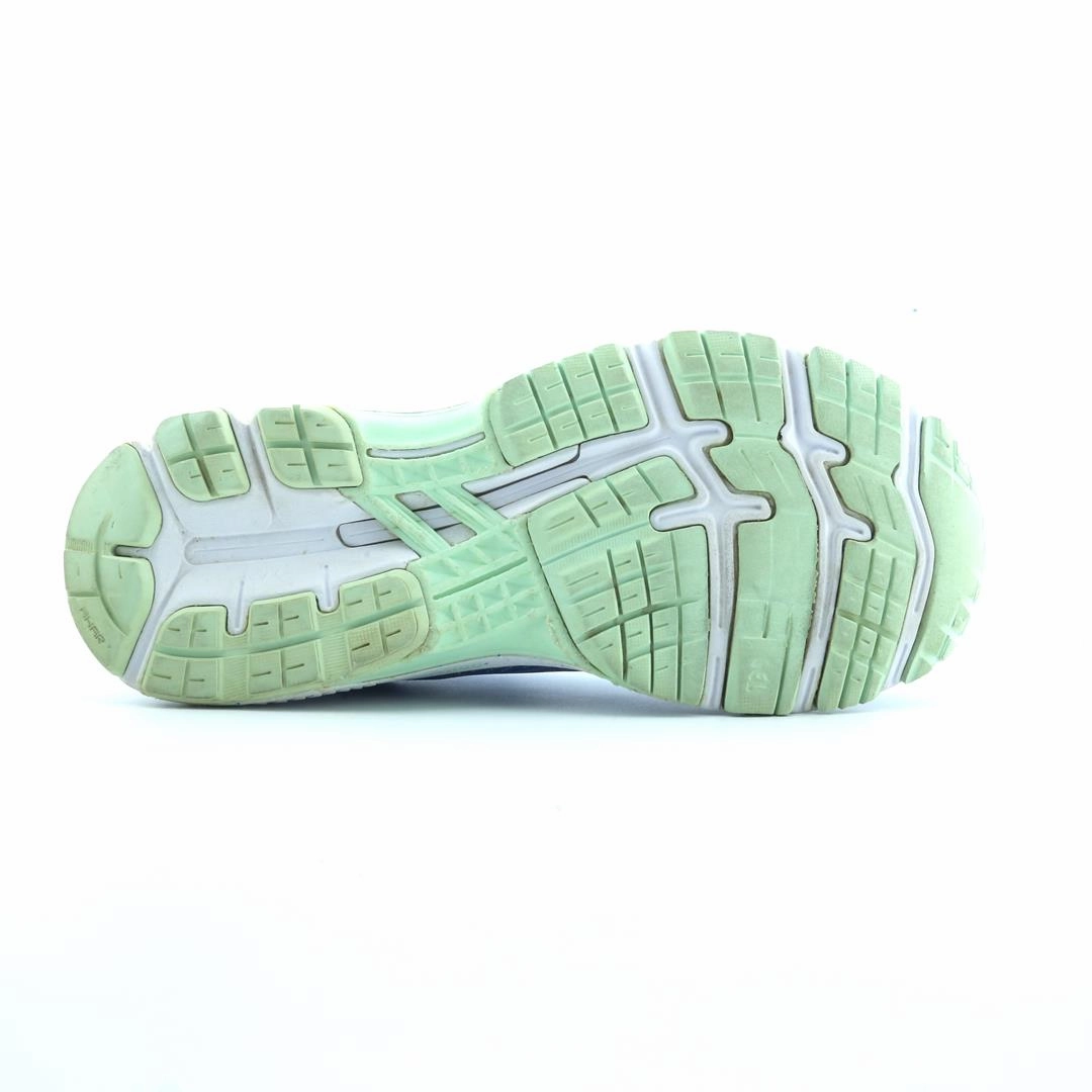 ASICS GEL-KAYANO 26 performance running shoe photos
