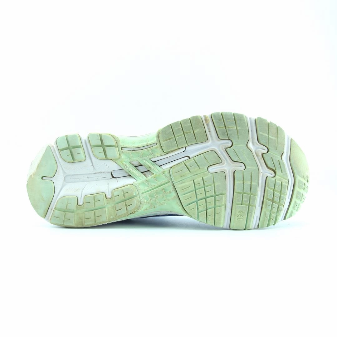 ASICS GEL KAYANO 26 performance running shoe photos
