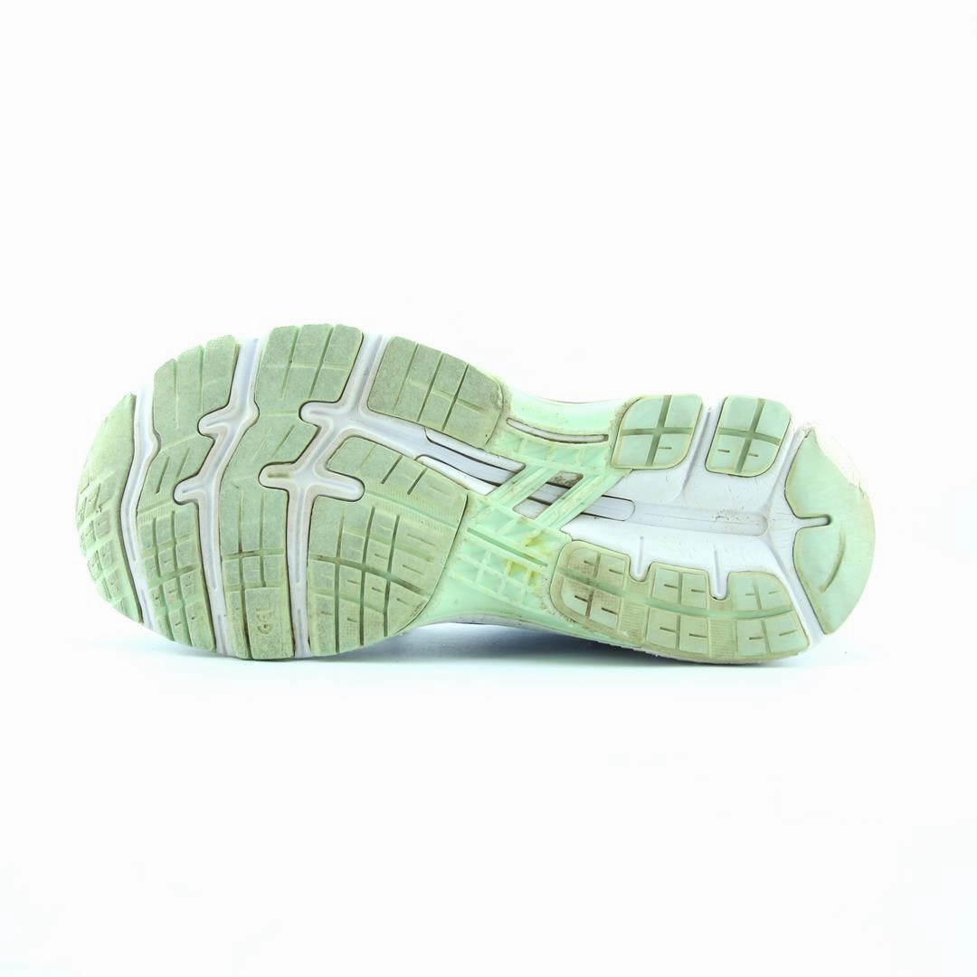 ASICS GEL KAYANO 26 performance running shoe photos