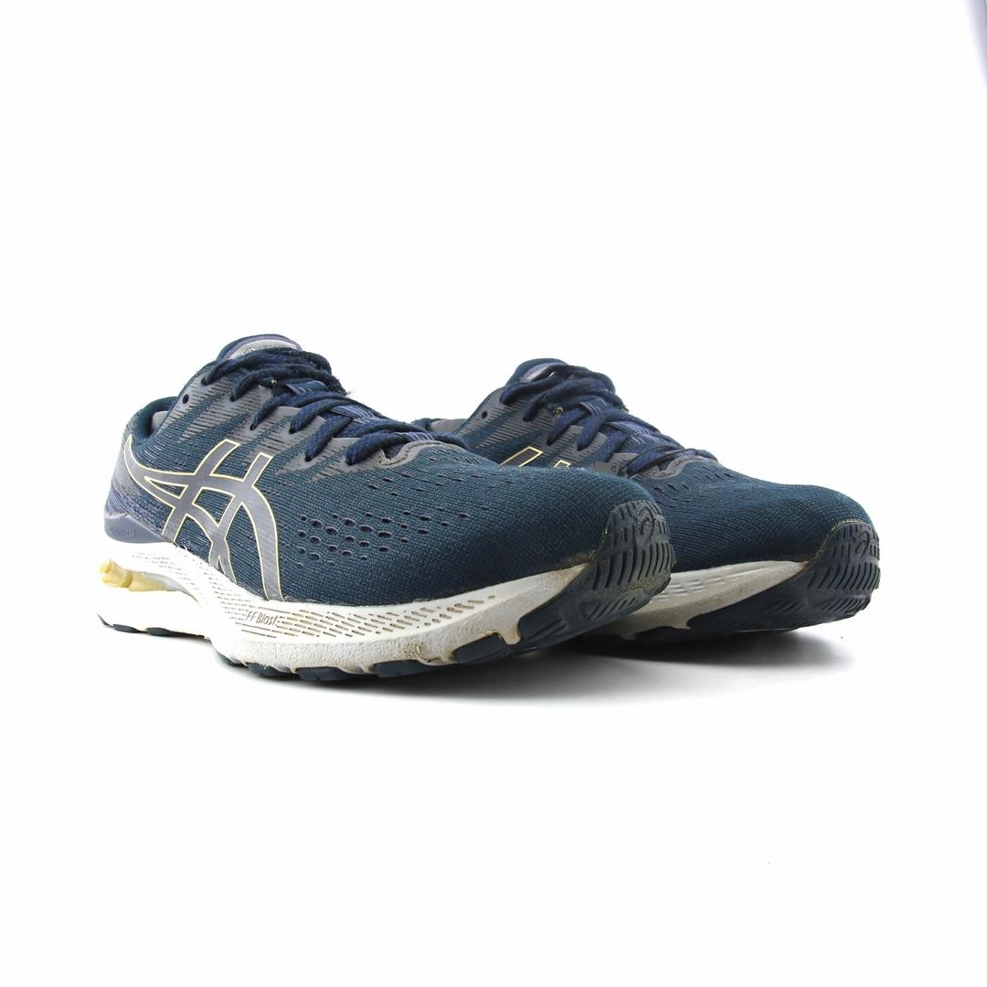 ASICS GEL-KAYANO 28 lightweight athletic shoe visuals