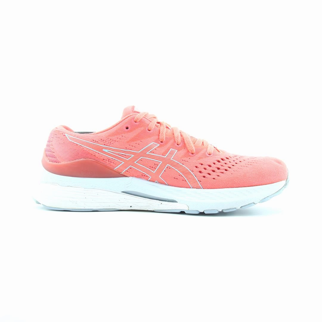 ASICS GEL KAYANO 28 performance running shoe photos