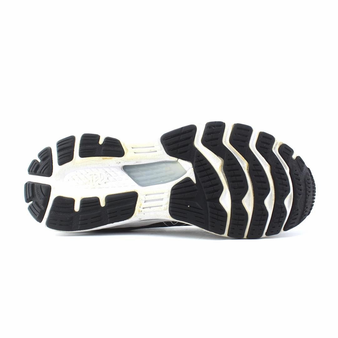 ASICS GEL-KAYANO 28 sporty Asics footwear images