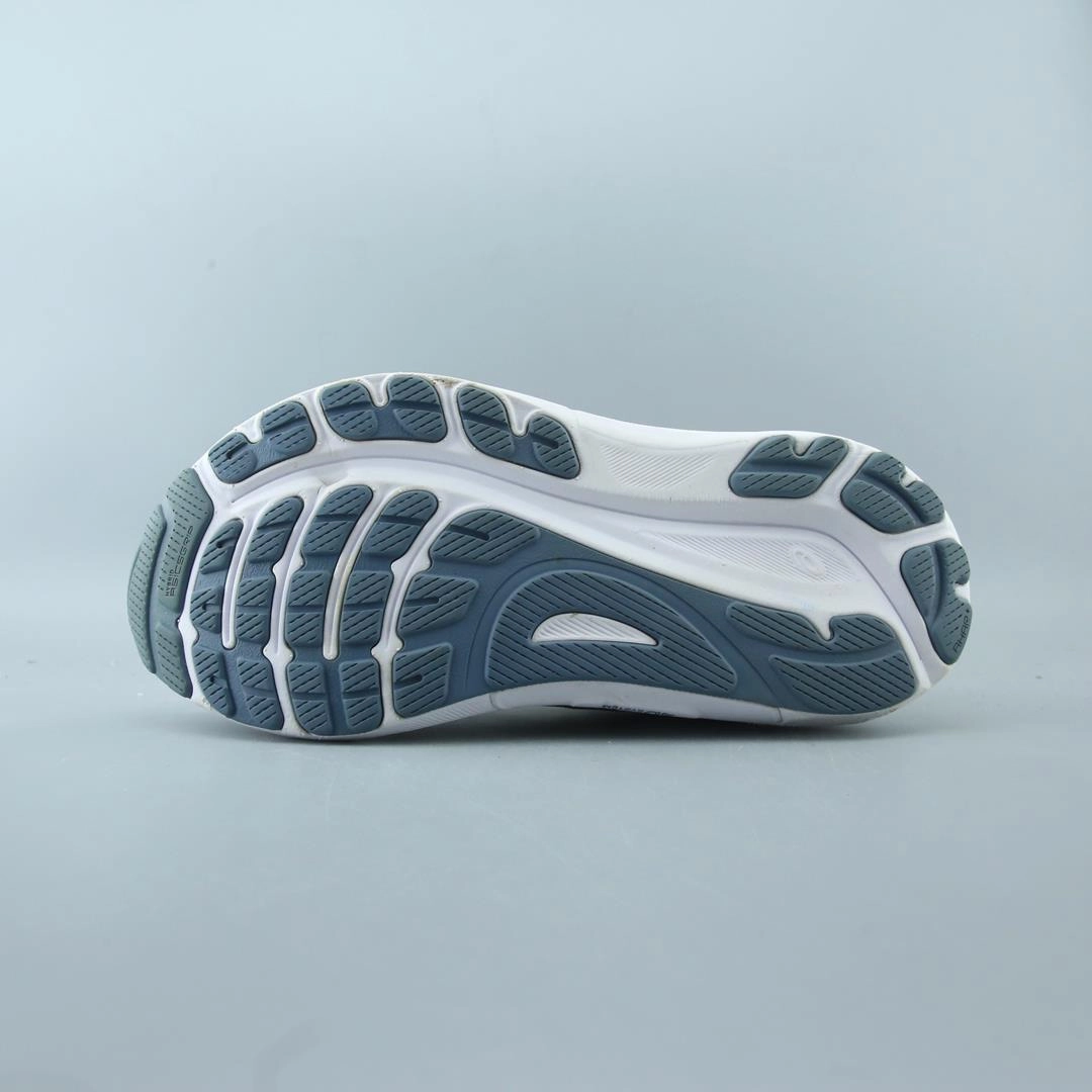 ASICS GEL KAYANO 31 performance running shoe photos