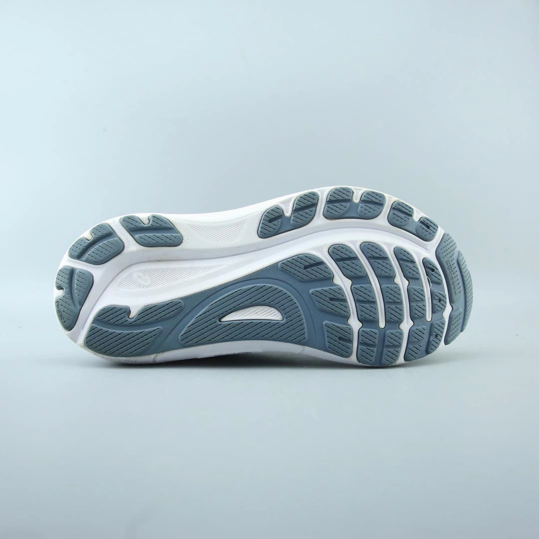 ASICS GEL KAYANO 31 performance running shoe photos