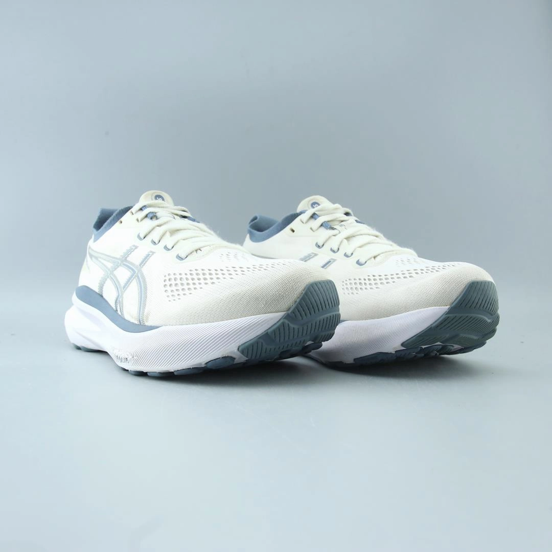 ASICS GEL KAYANO 31 performance running shoe photos