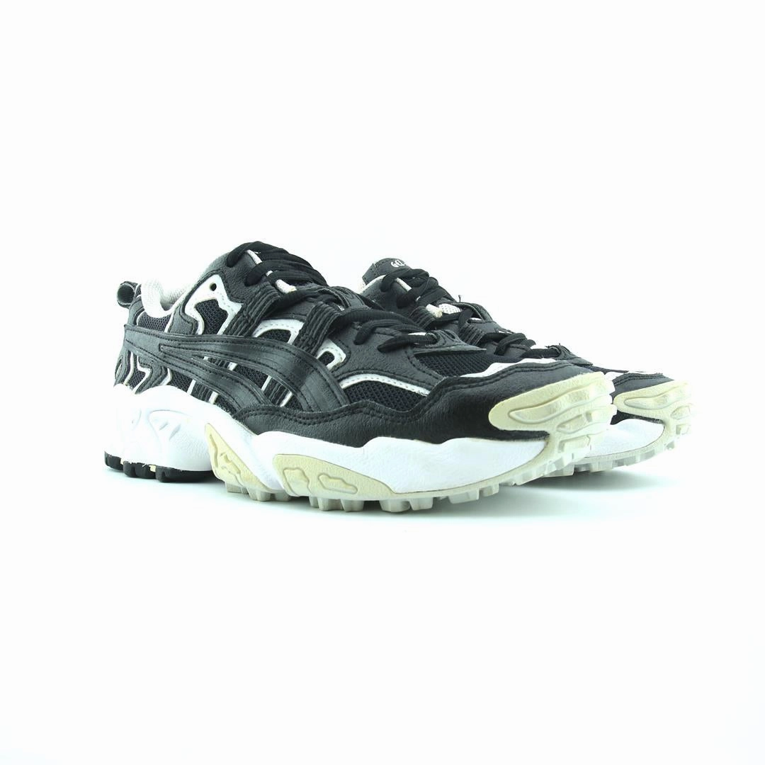 ASICS GEL NANDI trainer shoe design snapshots