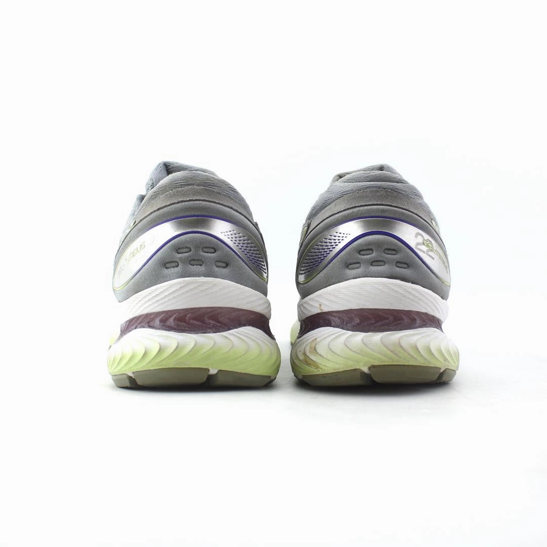 ASICS GEL NIMBUS 22 sporty Asics footwear images