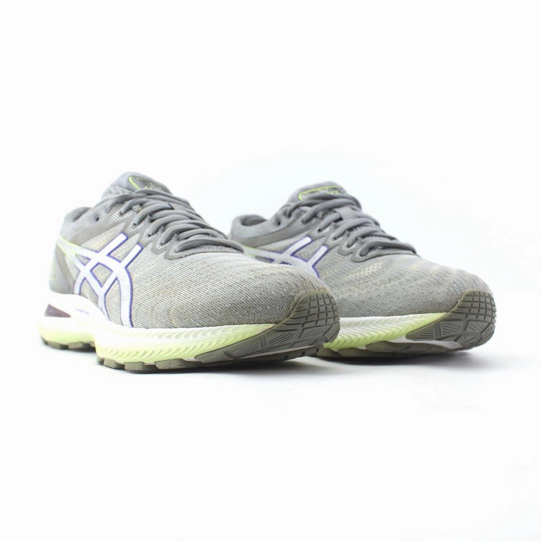 ASICS GEL NIMBUS 22 sporty Asics footwear images