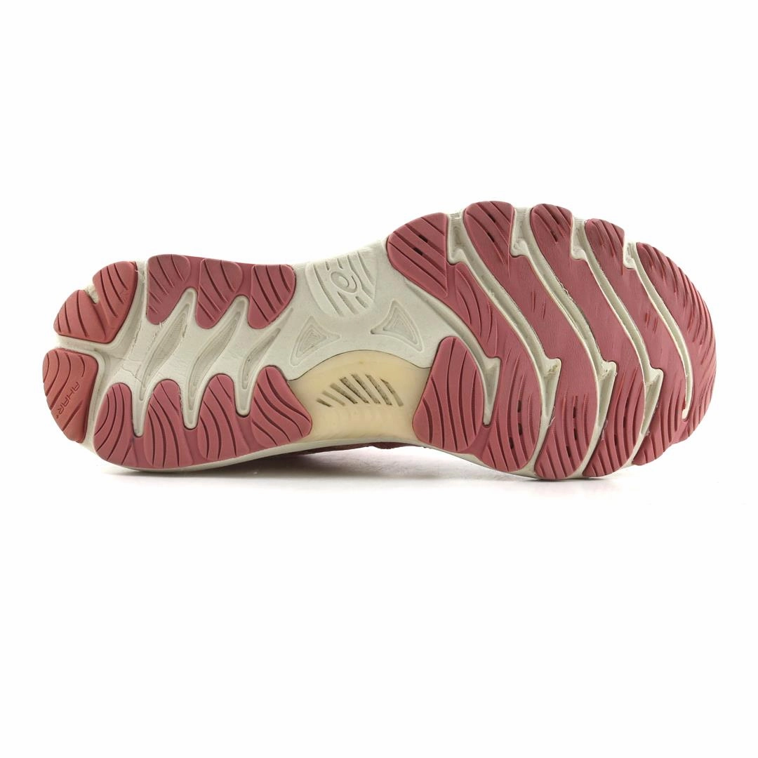 ASICS GEL NIMBUS 23 lightweight athletic shoe visuals