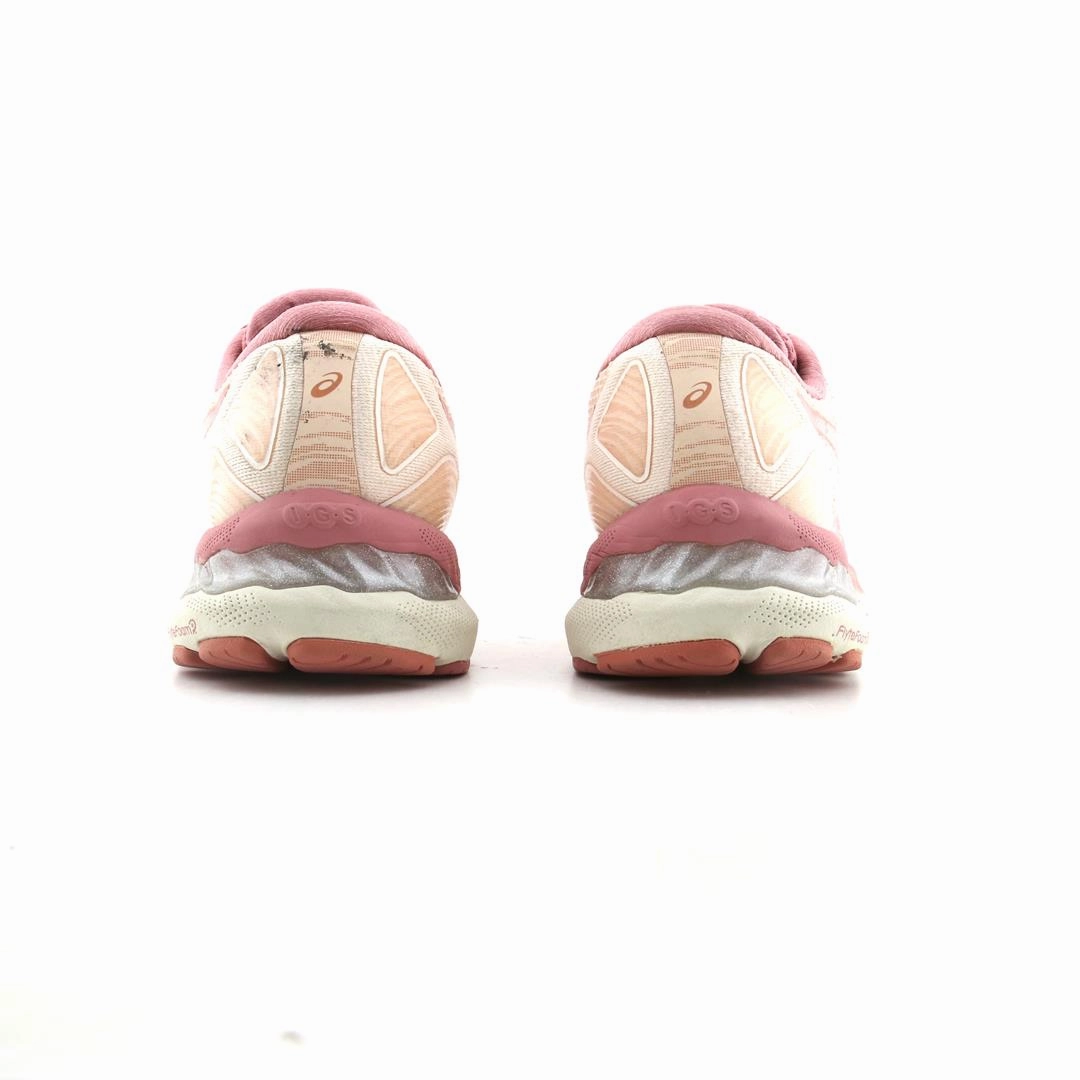 ASICS GEL NIMBUS 23 lightweight athletic shoe visuals
